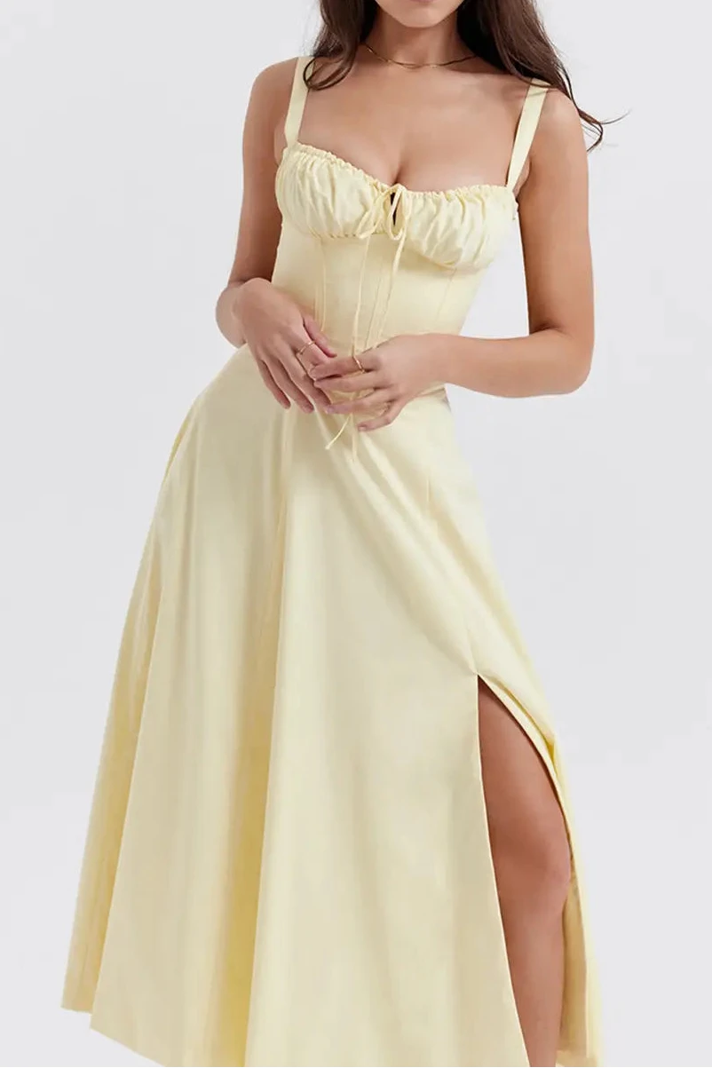 Robe CÉCILE sans manches coupe cintrée et évasée fente discrète vue de face - MILESI