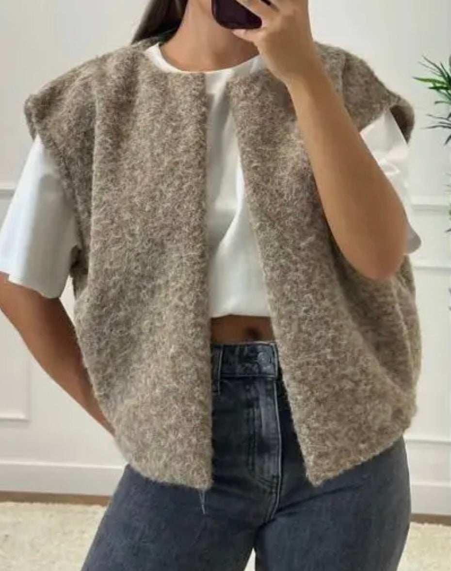 Veste MILA sans manches effet fourrure douce et tendance - MILESI